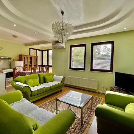 Huge Apartment With A Garden In The City Center Prishtinë Exterior photo